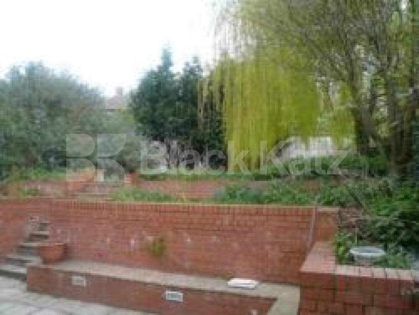 			NEW ON THE MARKET!!!, 3 Bedroom, 1 bath, 1 reception Flat			 Muswell Hill, MUSWELL HILL N10